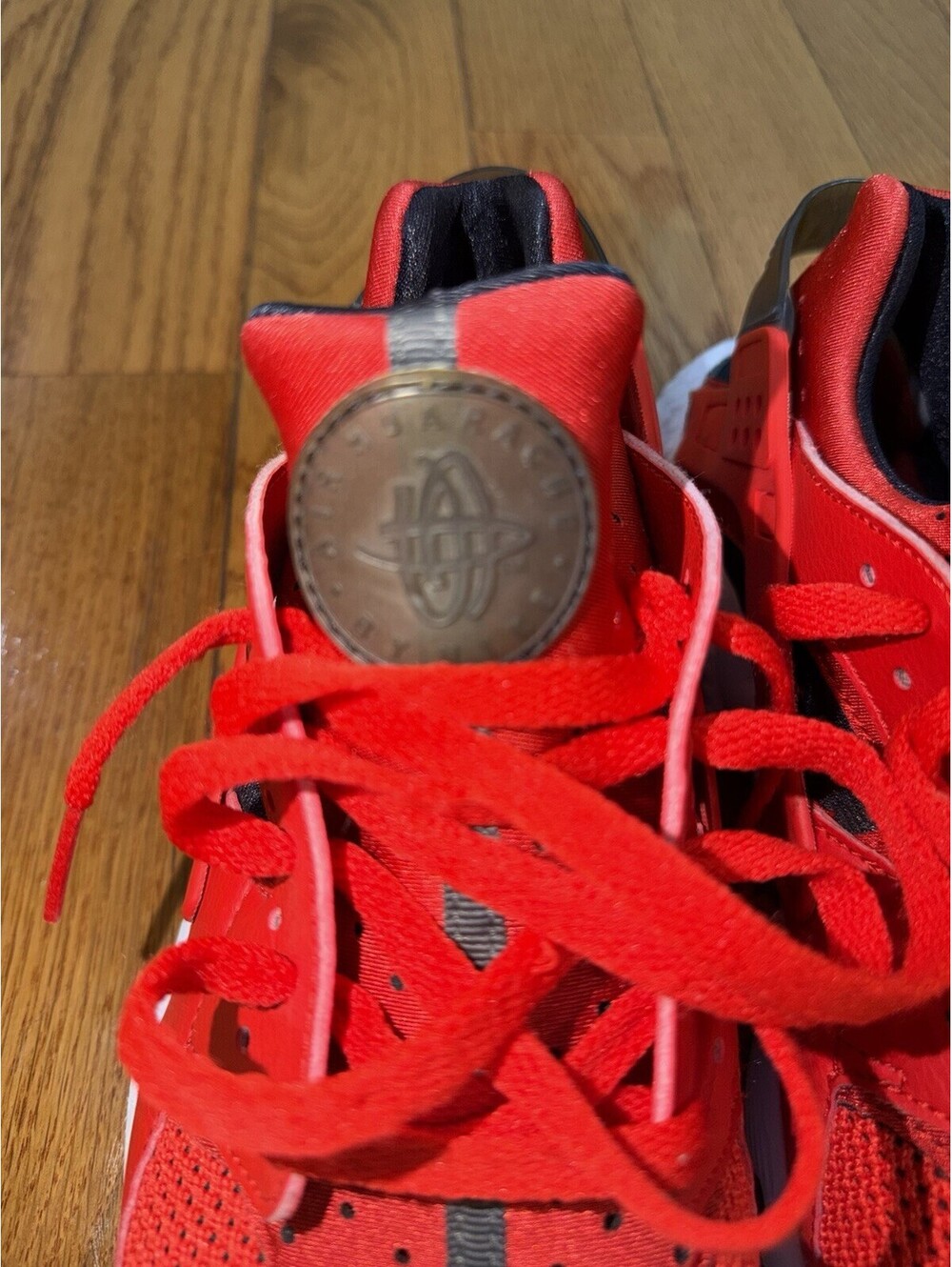 Size 10 US MEN’S Nike Air Huarache Men’s Habanero Red & White Athletic Running - Picture 7 of 10